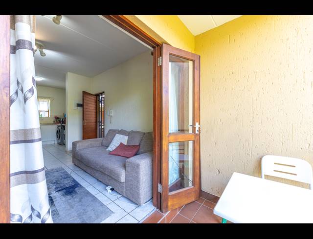 2 BEDROOM SECTIONAL TITLE FOR SALE IN DOUGLASDALE